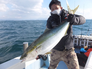 201221-1ブリ101cm11キロ川口さん.jpg